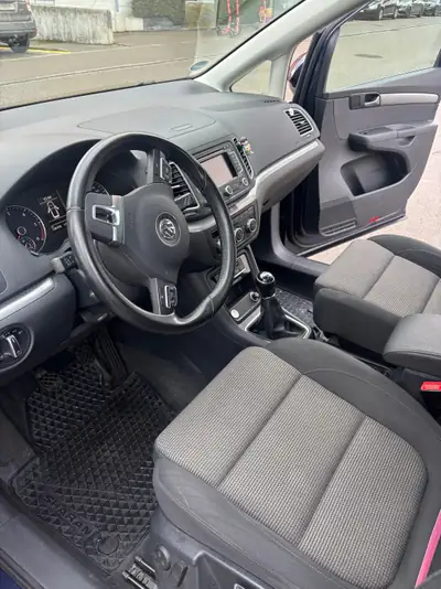 VW Sharan 2.0 TDI BlueMotion — Monospace 7 places fiable, sans accident — Armaturenbrett