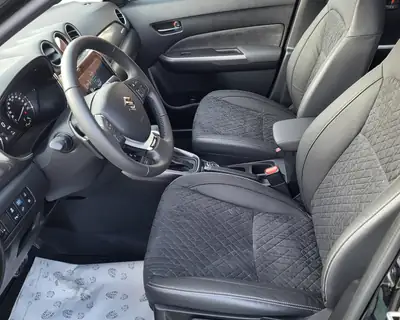 Suzuki Vitara 1.5 Hybrid Piz Sulai — SUV 4x4 hybride économe, 18 000 km seulement — detail