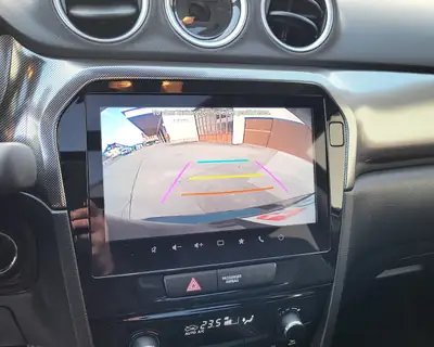 Suzuki Vitara 1.5 Hybrid Piz Sulai — SUV 4x4 hybride économe, 18 000 km seulement — Thumbnail 9