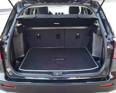 Suzuki Vitara 1.5 Hybrid Piz Sulai — SUV 4x4 hybride économe, 18 000 km seulement — Thumbnail 8