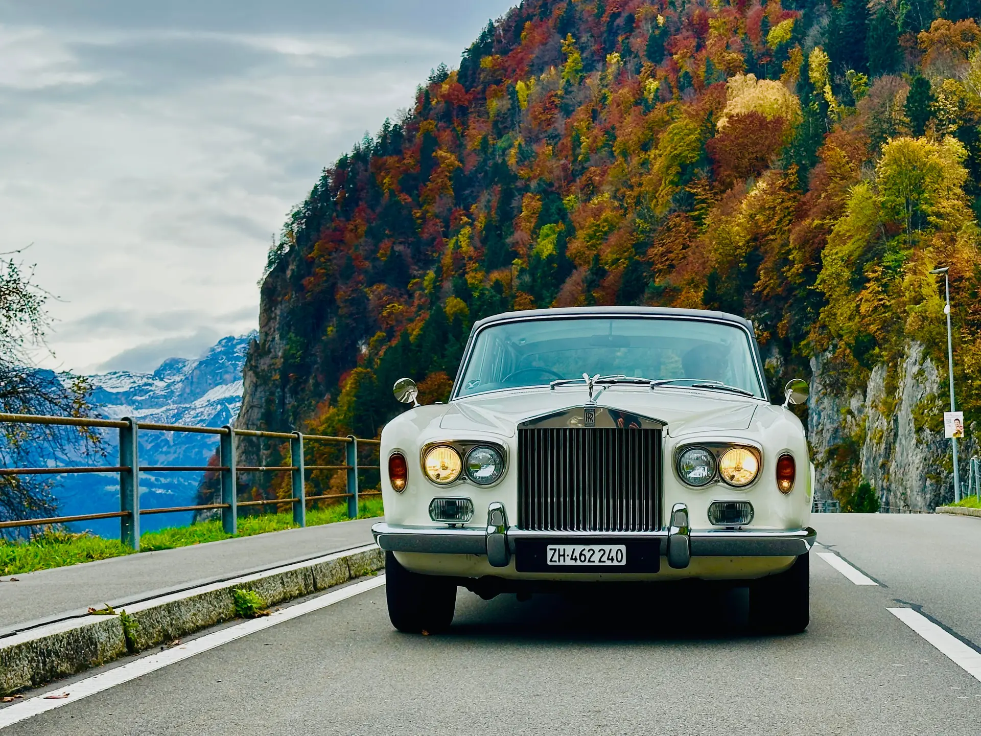 Rolls-Royce Silver Shadow 1973 — Berline de prestige intemporelle, historique sans accident — vista esterna