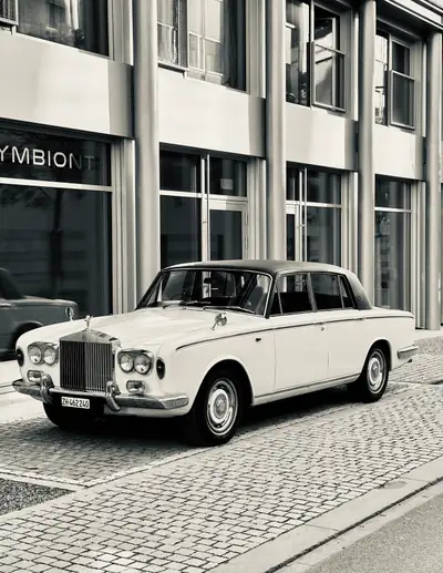 Rolls-Royce Silver Shadow 1973 — Berline de prestige intemporelle, historique sans accident — vista posteriore