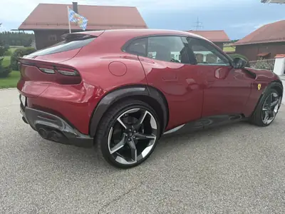 Ferrari Purosangue 6.5 V12 — Le SUV ultra-sportif à faible kilométrage — Heckansicht