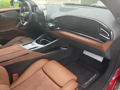 Ferrari Purosangue 6.5 V12 — Le SUV ultra-sportif à faible kilométrage — Detail