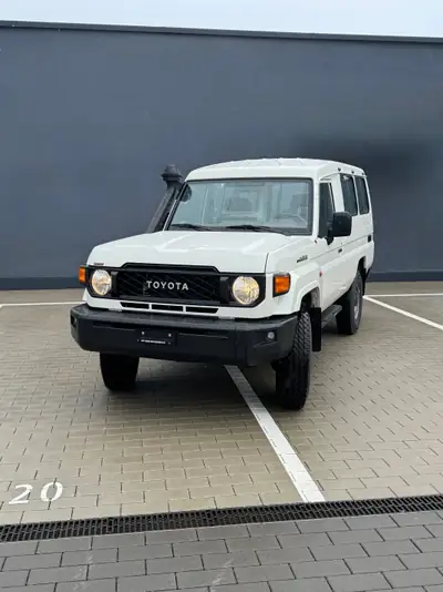 Toyota Land Cruiser GRJ78 4.0 V6 — Le SUV légendaire, fiabilité éprouvée et peu kilométré — vue extérieure