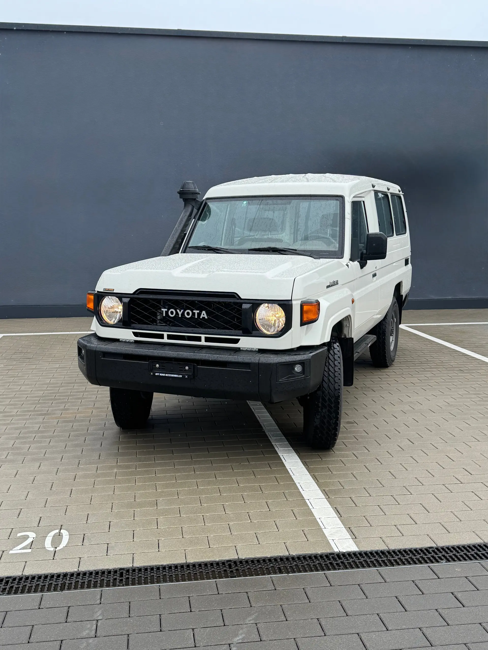 Toyota Land Cruiser GRJ78 4.0 V6 — Le SUV légendaire, fiabilité éprouvée et peu kilométré