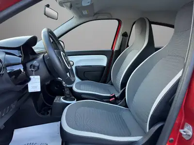 Renault Twingo 0.9 Intens — Petite citadine dynamique, faible kilométrage et équipée — Thumbnail 9