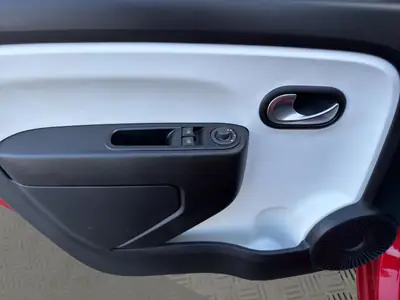 Renault Twingo 0.9 Intens — Petite citadine dynamique, faible kilométrage et équipée — Thumbnail 12