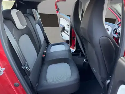 Renault Twingo 0.9 Intens — Petite citadine dynamique, faible kilométrage et équipée — Thumbnail 18