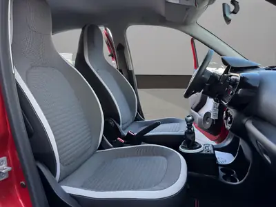 Renault Twingo 0.9 Intens — Petite citadine dynamique, faible kilométrage et équipée — Thumbnail 17