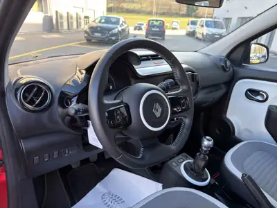 Renault Twingo 0.9 Intens — Petite citadine dynamique, faible kilométrage et équipée — Thumbnail 23