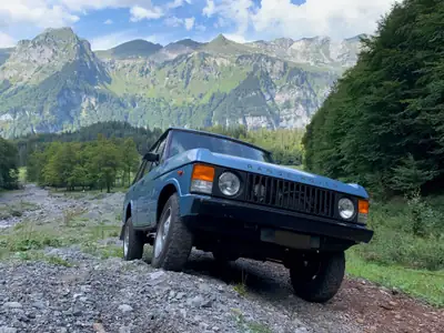 Land Rover Range Rover 3.5 DL 1981 — L'un des premiers 5-portes en Suisse, boîte manuelle d'époque — vue extérieure