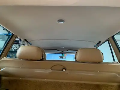 Land Rover Range Rover 3.5 DL 1981 — L'un des premiers 5-portes en Suisse, boîte manuelle d'époque — détail