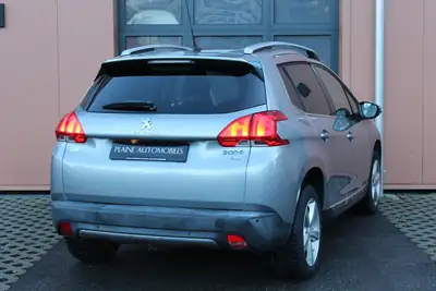 Peugeot 2008 1.2 PureTech Féline — SUV Compact Fiable, Toit Panoramique & Équipements Premium — détail