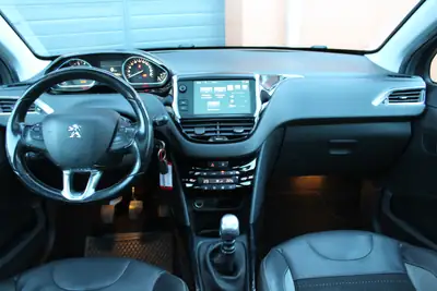 Peugeot 2008 1.2 PureTech Féline — SUV Compact Fiable, Toit Panoramique & Équipements Premium — Miniature 7