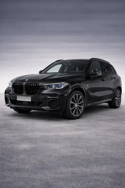 BMW X5 xDrive M50i Steptronic — SUV prestige 530 ch, faible kilométrage — side view