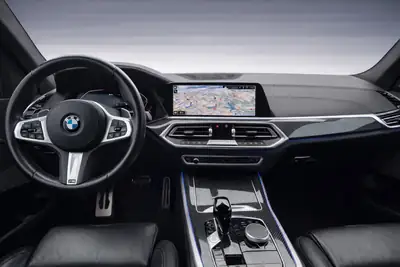 BMW X5 xDrive M50i Steptronic — SUV prestige 530 ch, faible kilométrage — interior