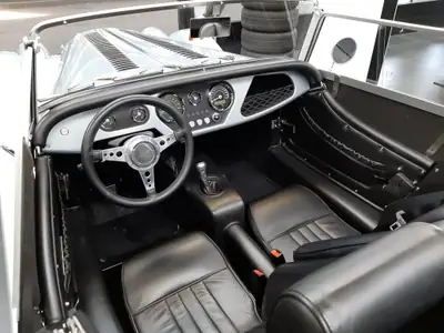 Morgan Plus 4 Swisspack — Roadster britannique authentique, 24'000 km seulement — interni