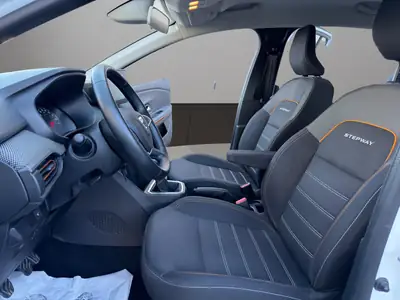 Dacia Sandero Stepway TCe 90 — Petit SUV urbain économique, sans accident — Thumbnail 9