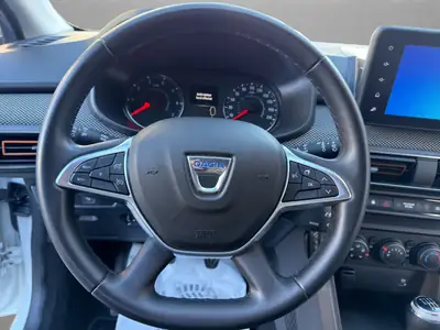 Dacia Sandero Stepway TCe 90 — Petit SUV urbain économique, sans accident — Thumbnail 10