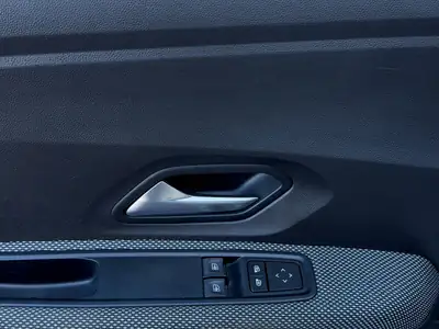 Dacia Sandero Stepway TCe 90 — Petit SUV urbain économique, sans accident — Thumbnail 12