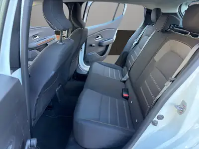 Dacia Sandero Stepway TCe 90 — Petit SUV urbain économique, sans accident — Thumbnail 13