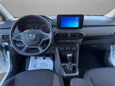 Dacia Sandero Stepway TCe 90 — Petit SUV urbain économique, sans accident — Thumbnail 14