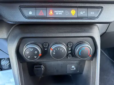 Dacia Sandero Stepway TCe 90 — Petit SUV urbain économique, sans accident — Thumbnail 16
