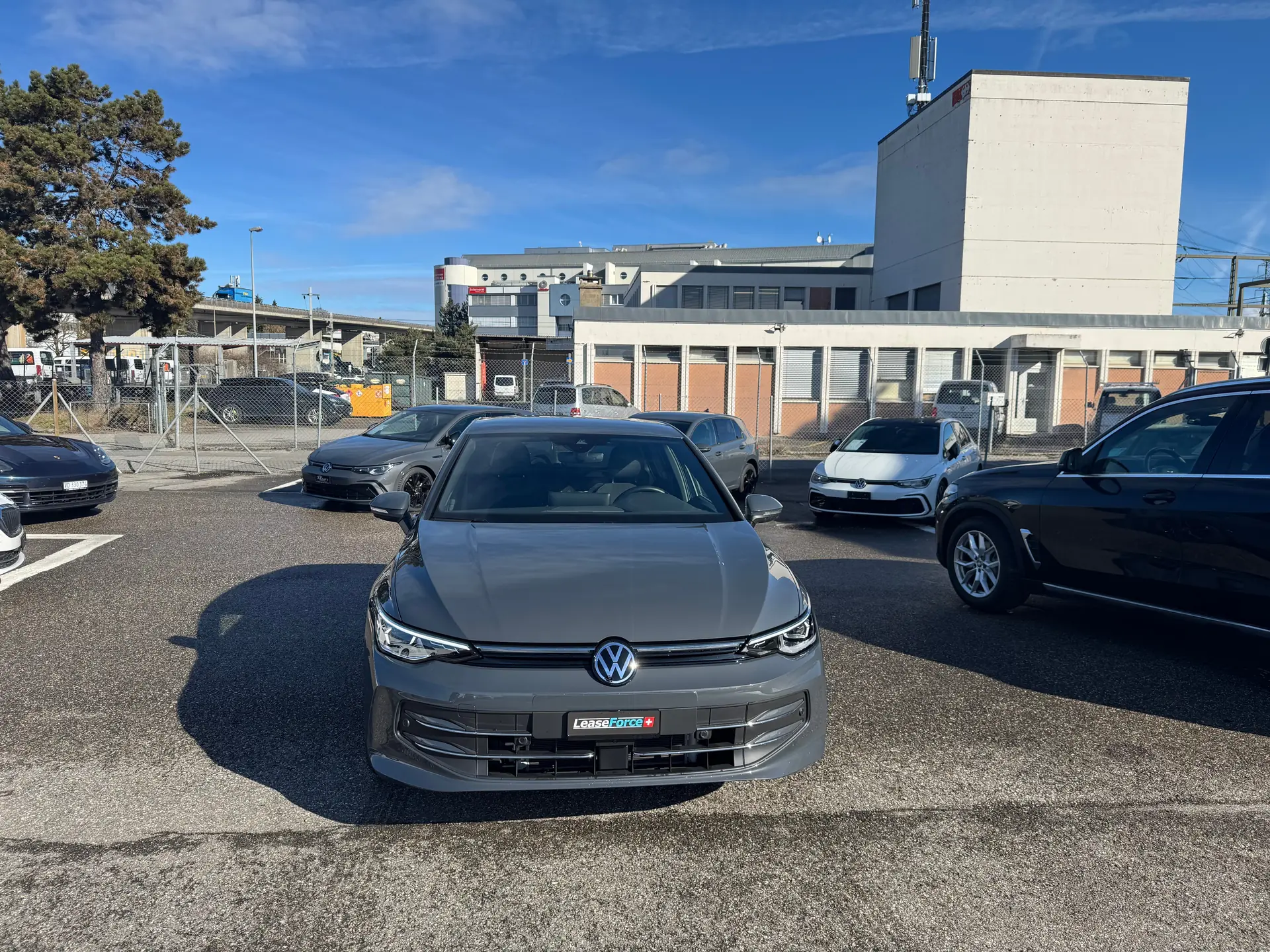 VW Golf 1.5 e TSI mHEV Edition 50 DSG — Hybride léger, 7'900 km, garantie 2 ans — vista esterna