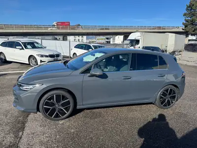 VW Golf 1.5 e TSI mHEV Edition 50 DSG — Hybride léger, 7'900 km, garantie 2 ans — vista posteriore
