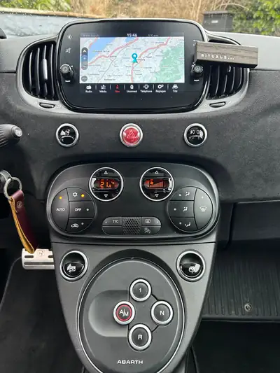 FIAT 595 Abarth Competizione — Turbo performant, toit ouvrant, 45 000 km seulement — détail
