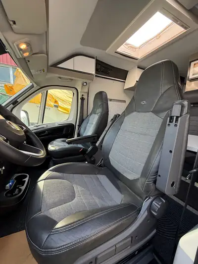 Fiat Adria Tein Plus 640 - Camping-car autonome avec panneaux solaires — dashboard