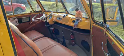 VW T1 Bulli Camper 1973 — Légende roulante, faible kilométrage, prêt à voyager — interni