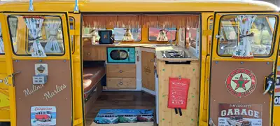 VW T1 Bulli Camper 1973 — Légende roulante, faible kilométrage, prêt à voyager — cruscotto