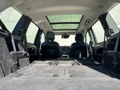 Volvo XC90 B6 Mild Hybrid — Le SUV 7 places alliant luxe nordique et efficacité énergétique — Miniatur 9