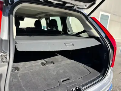 Volvo XC90 B6 Mild Hybrid — Le SUV 7 places alliant luxe nordique et efficacité énergétique — Miniatur 12