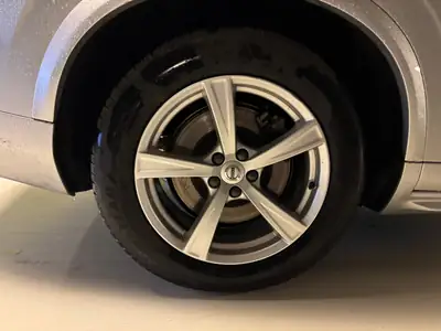 Volvo XC90 B6 Mild Hybrid — Le SUV 7 places alliant luxe nordique et efficacité énergétique — Miniatur 18