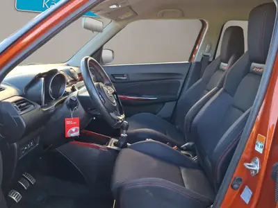 Suzuki Swift 1.4 T Sport Compact Top Hybrid — Citadine économe et dynamique de 2023 — dashboard