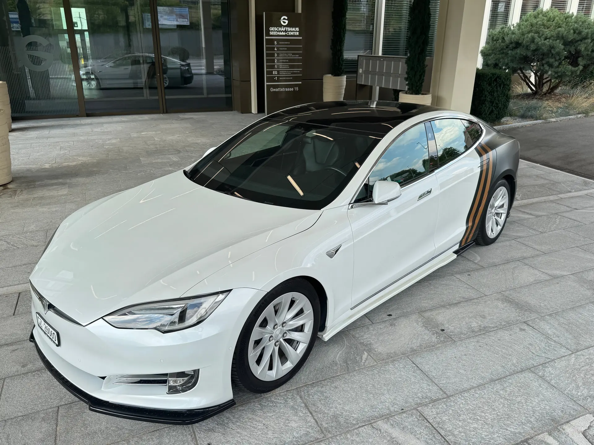 Tesla Model S 75D — Berline électrique haute performance, 135 800 km, traction intégrale — vue extérieure