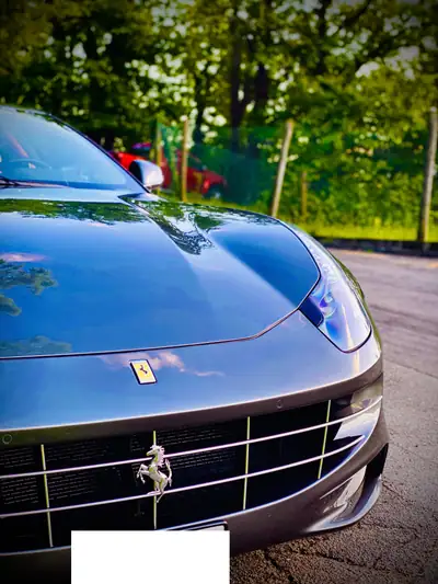 Ferrari FF 6.3 V12 4WD — Gran Turismo légendaire, 660 ch et garantie constructeur active — exterior view