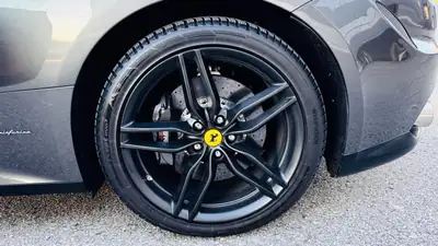 Ferrari FF 6.3 V12 4WD — Gran Turismo légendaire, 660 ch et garantie constructeur active — Thumbnail 15