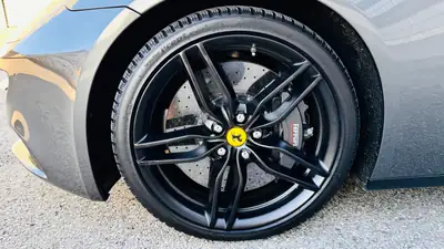Ferrari FF 6.3 V12 4WD — Gran Turismo légendaire, 660 ch et garantie constructeur active — Thumbnail 14
