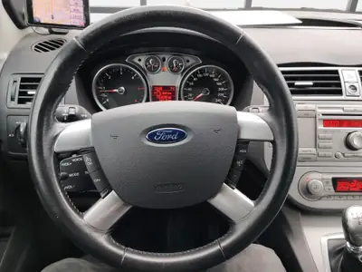 Ford Kuga 2.0 TDCi Carving — SUV diesel robuste, entretien à jour et sans sinistre — Miniatura 10