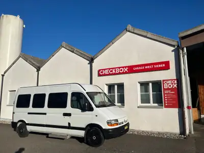 Renault Master T35-115 2.5 dCi — Minibus 9 places polyvalent, parfait pour transport et logistique — vue extérieure