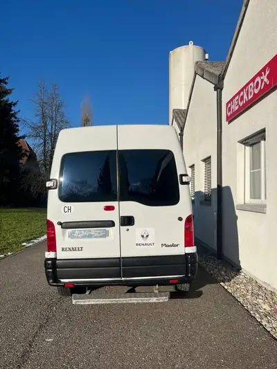 Renault Master T35-115 2.5 dCi — Minibus 9 places polyvalent, parfait pour transport et logistique — intérieur