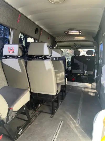 Renault Master T35-115 2.5 dCi — Minibus 9 places polyvalent, parfait pour transport et logistique — détail