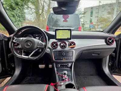 Mercedes-Benz CLA 45 AMG Shooting Brake — Performance 381 ch, break élégant et dynamique — fianco