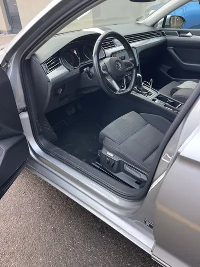 Volkswagen Passat 2.0 TDI Business — Break spacieux, diesel économe et sans sinistre — rear view