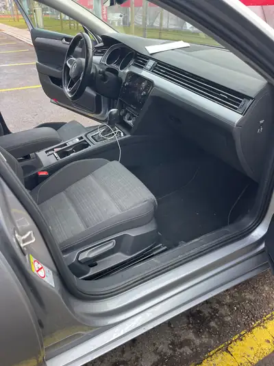 Volkswagen Passat 2.0 TDI Business — Break spacieux, diesel économe et sans sinistre — interior