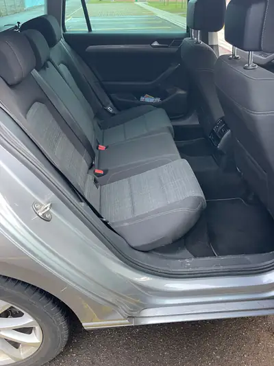 Volkswagen Passat 2.0 TDI Business — Break spacieux, diesel économe et sans sinistre — Thumbnail 7